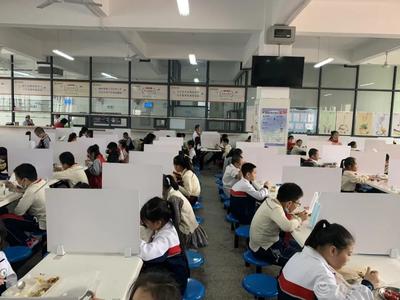 近30萬廈門中小學(xué)生在校午餐 午休平躺睡要納入…